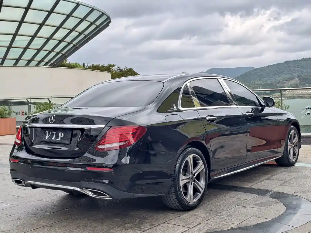 Mercedes-Benz E-Class — миниатюра 26