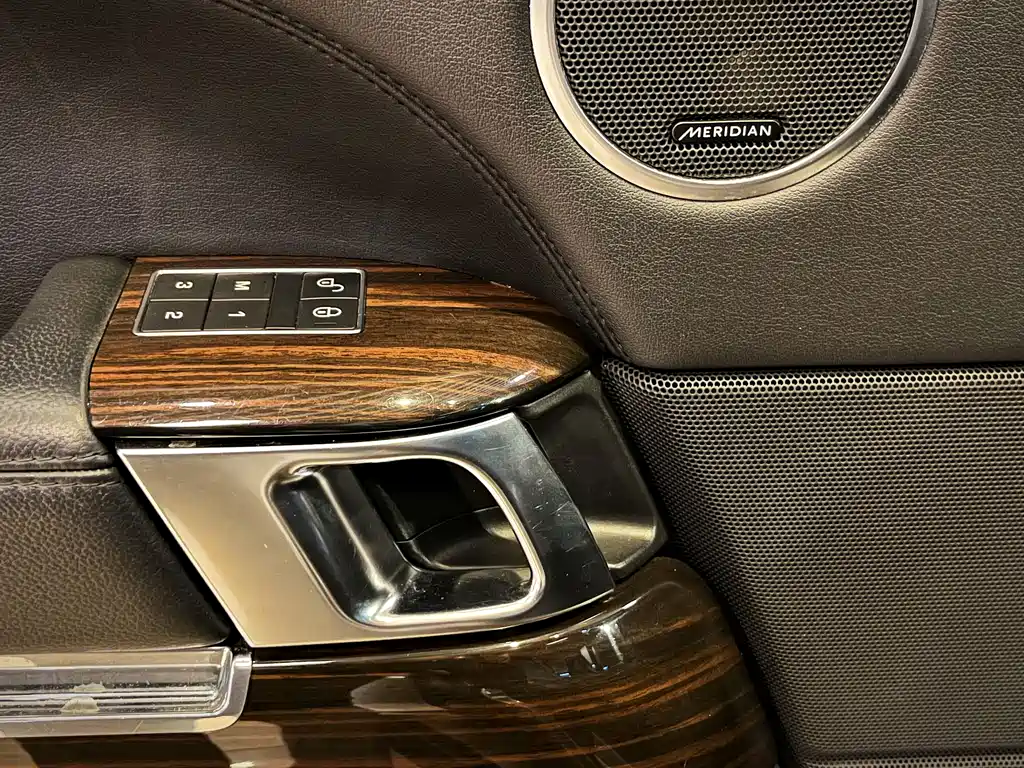 Land Rover Range Rover — миниатюра 27