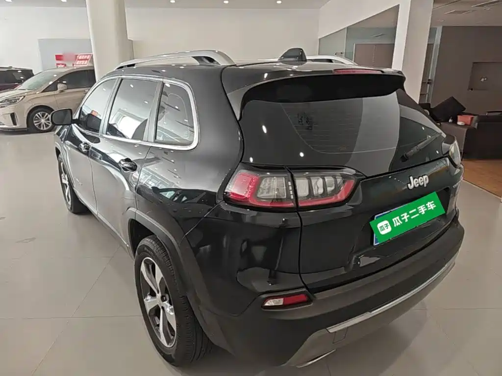 Jeep Cherokee — миниатюра 5