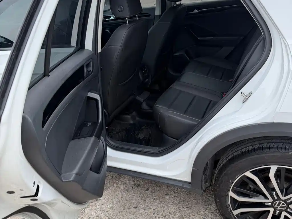 Volkswagen T-Roc — миниатюра 9
