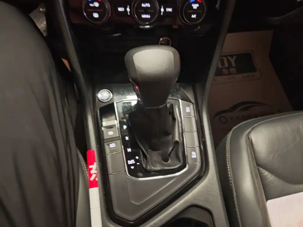 Volkswagen Tiguan L — миниатюра 14