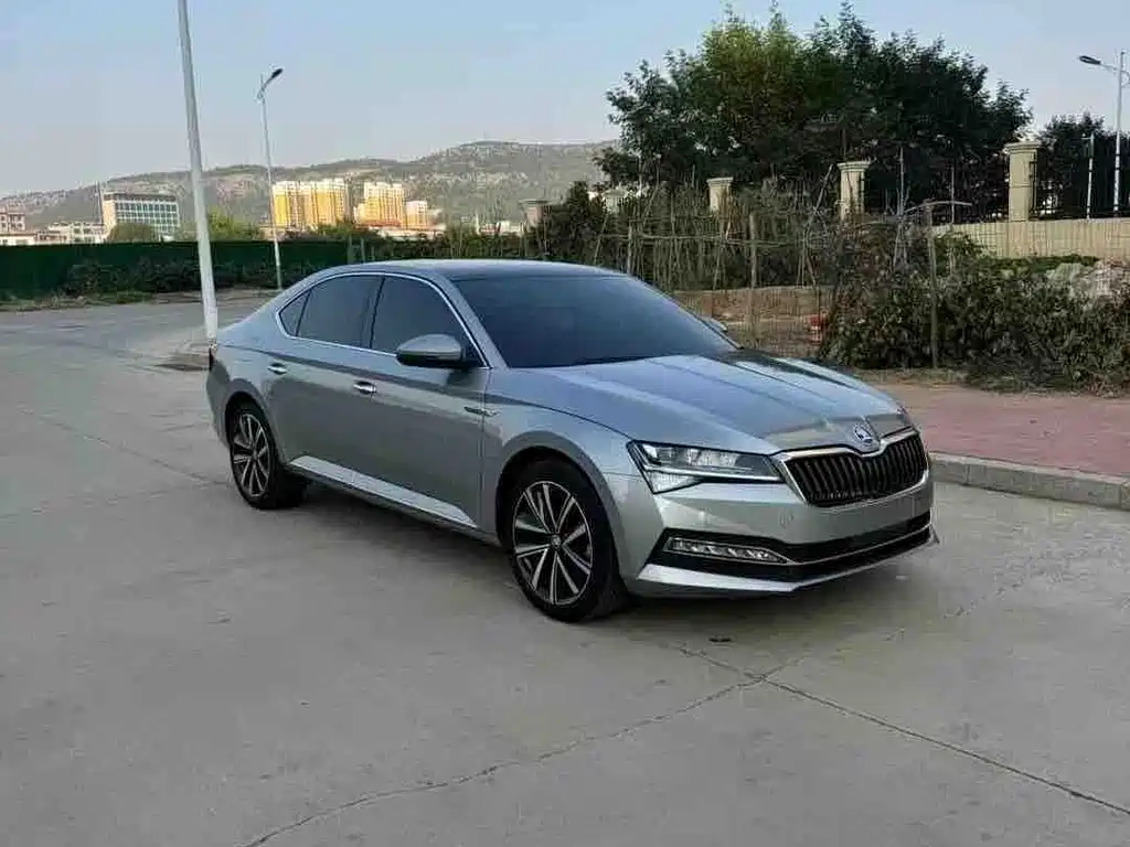 Skoda Superb 2023 — фото 2