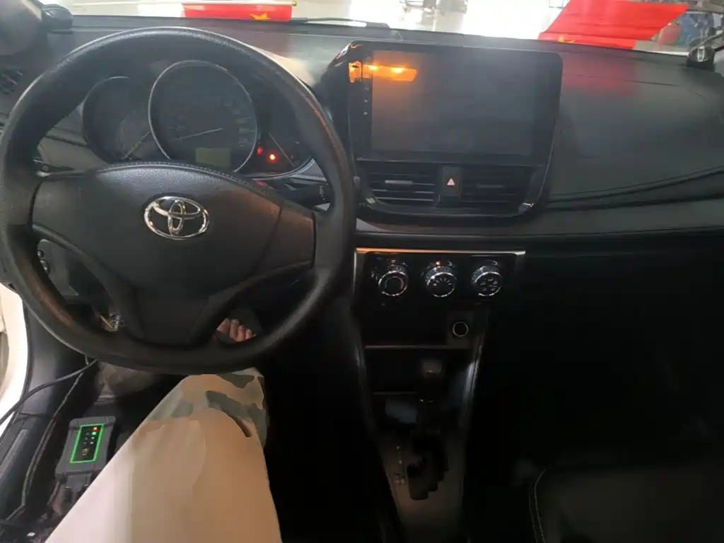 Toyota Yaris L — миниатюра 10