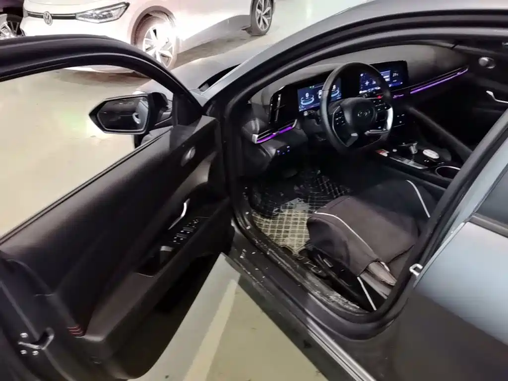 Hyundai Elantra — миниатюра 16