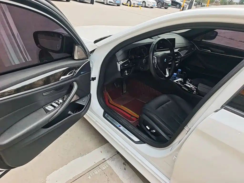 BMW 5 Series — миниатюра 16