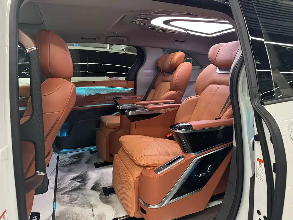 Toyota Granvia — миниатюра 11