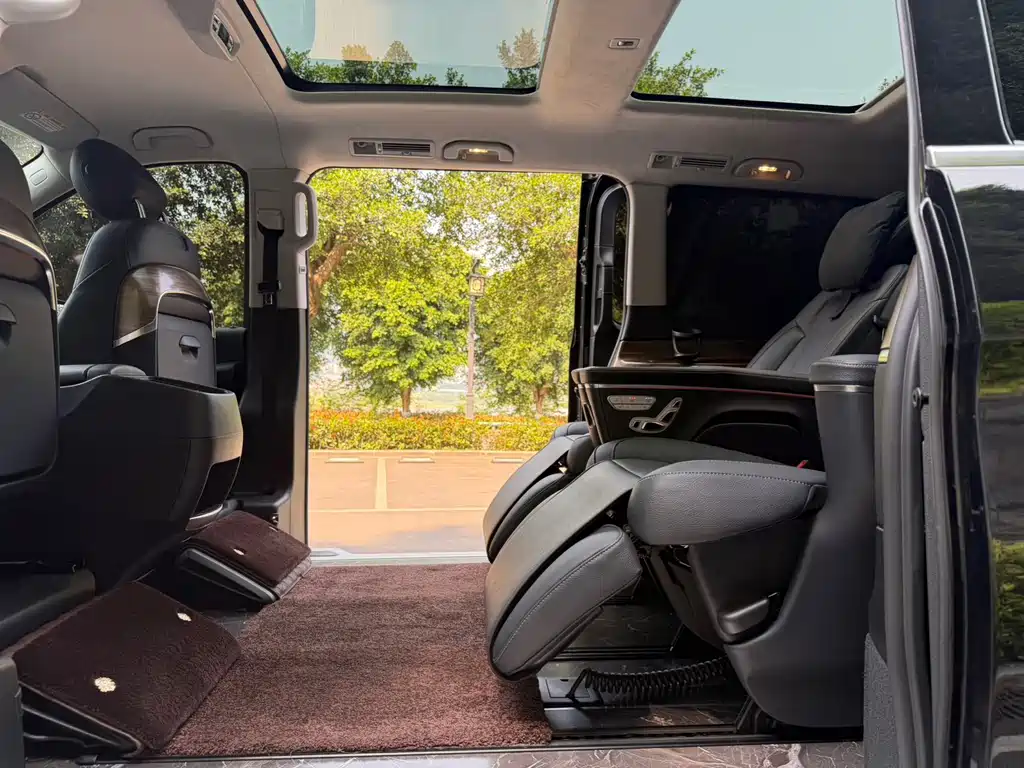 Mercedes-Benz V-Class 2022 — фото 18