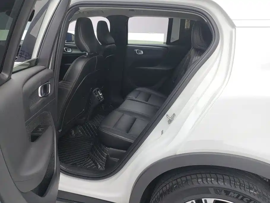 Volvo XC40 — миниатюра 11