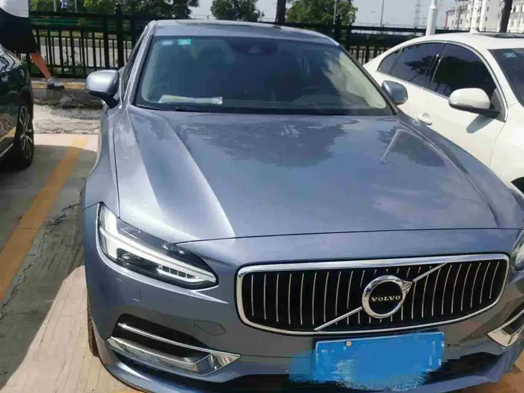 Купить Volvo S90
