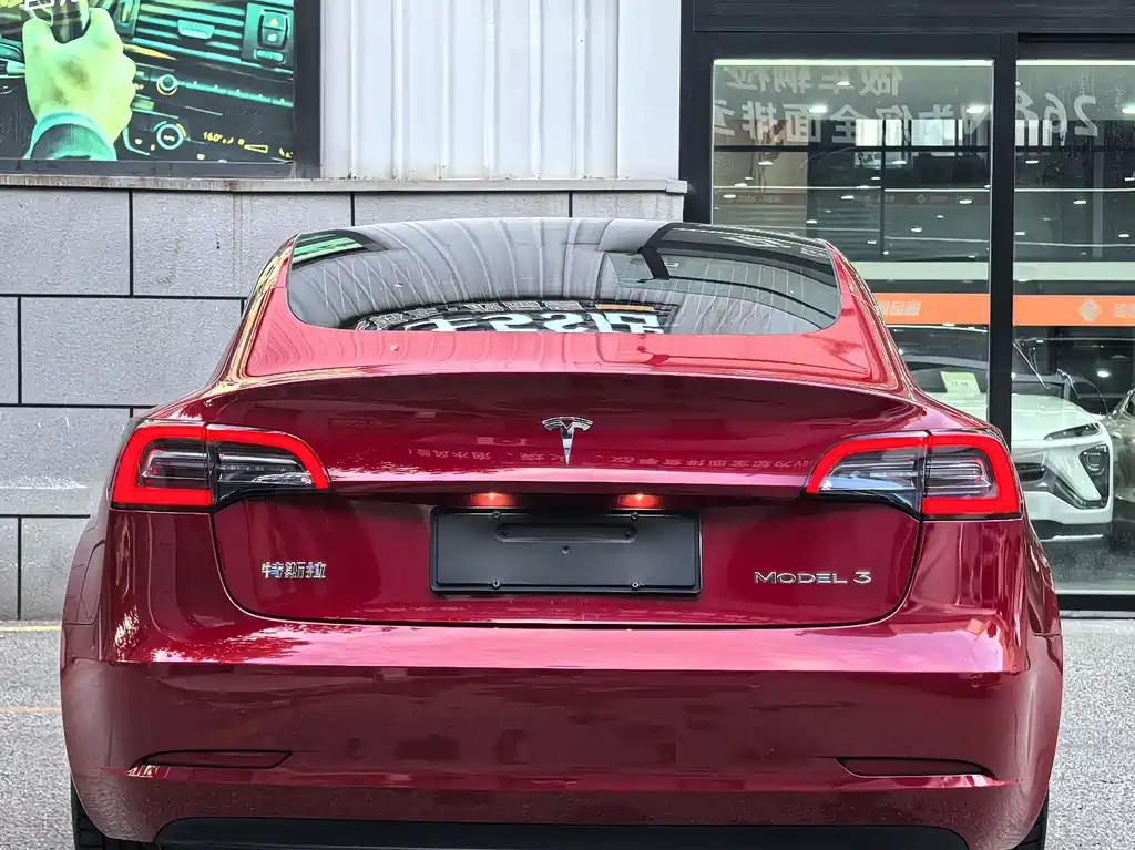 Tesla Model 3 — миниатюра 2