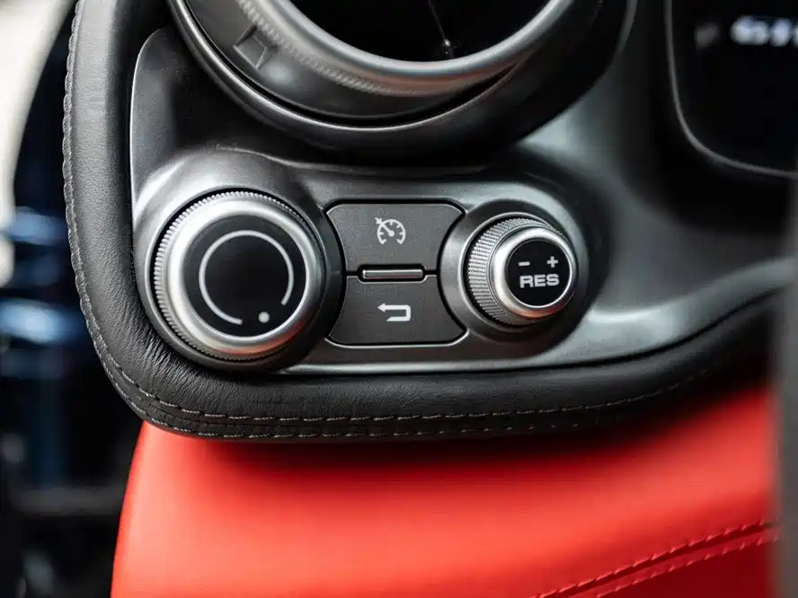Ferrari GTC4Lusso — миниатюра 19
