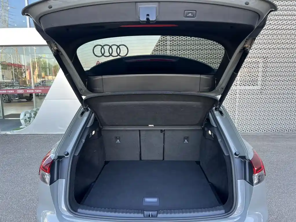 AUDI Q4 E TRON