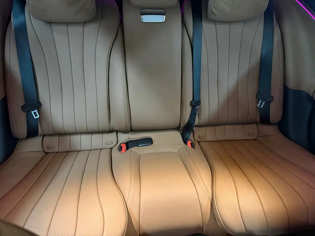 Mercedes-Benz E-Class — миниатюра 24