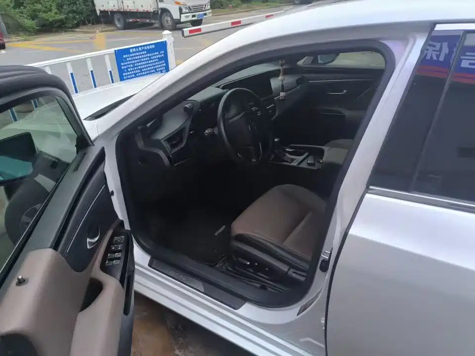 Lexus ES — миниатюра 2