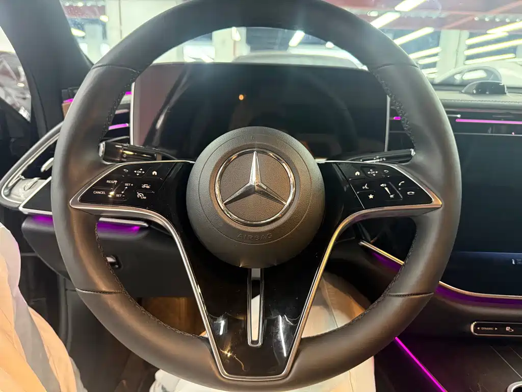 Mercedes-Benz E-Class — миниатюра 7