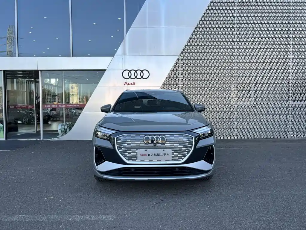 AUDI Q4 E TRON