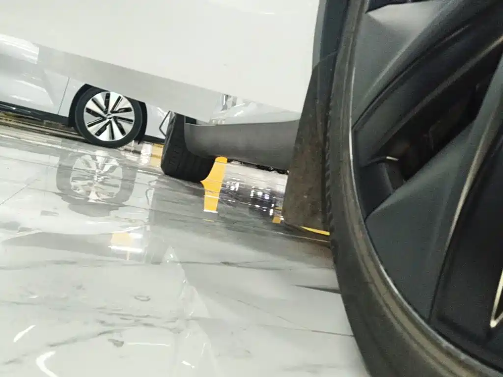 Tesla Model Y — миниатюра 21