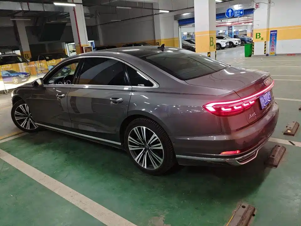 Audi A8 — миниатюра 3