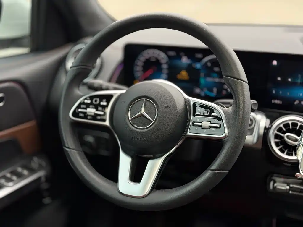 Mercedes-Benz GLB — миниатюра 13
