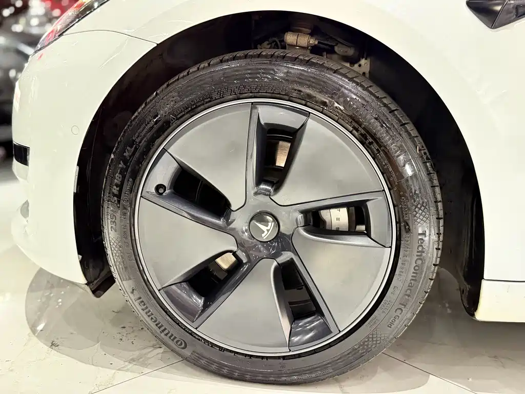Tesla Model 3 — миниатюра 11