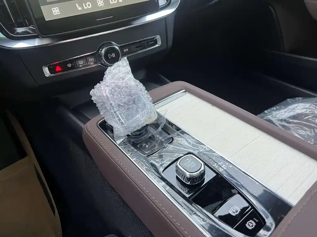 Volvo S90 2026 B5 Luxury