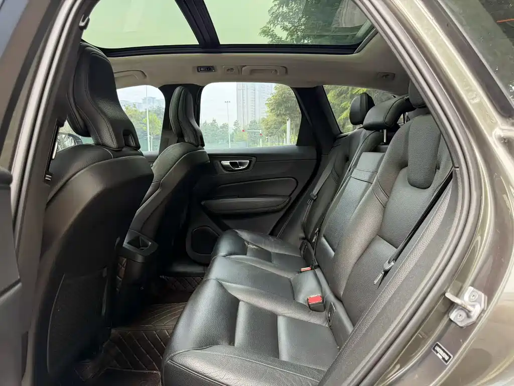 Volvo XC60 — миниатюра 6