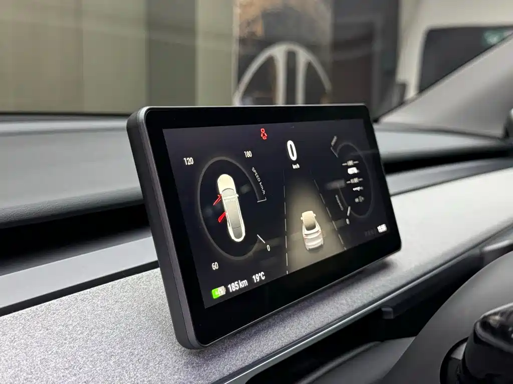 Tesla Model Y — миниатюра 14