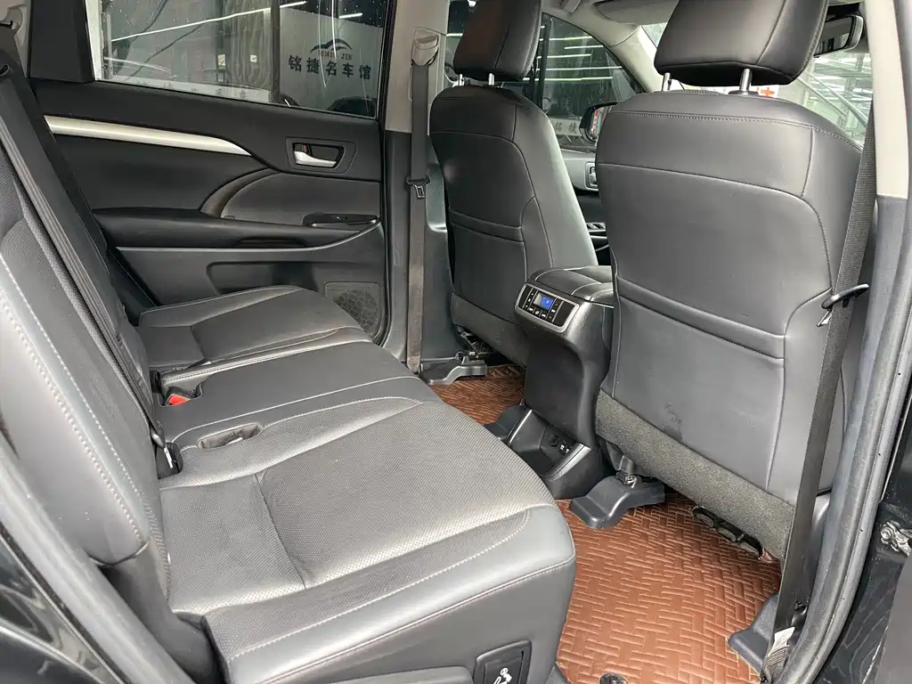 Toyota Highlander 2018 2.0T Luxury 7 мест VI