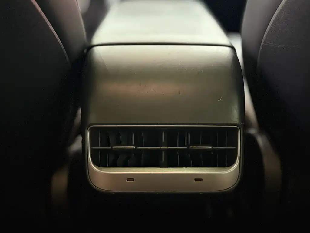 Tesla Model 3 — миниатюра 14