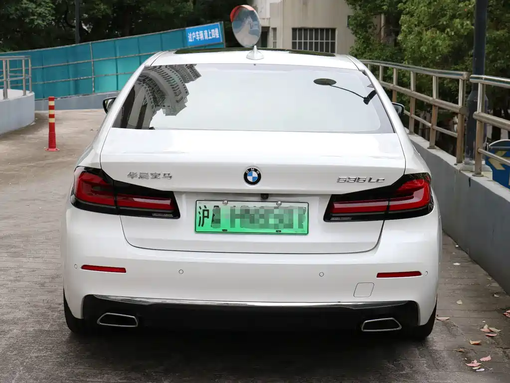 BMW 5 Series New Energy — миниатюра 5