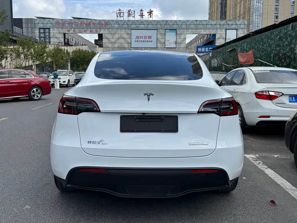 Tesla Model Y 2022 — фото 14