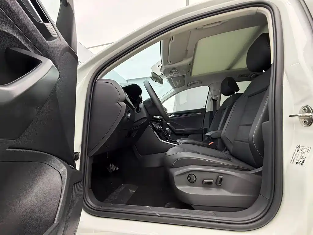 VOLKSWAGEN T ROC EXPLORING SONGS