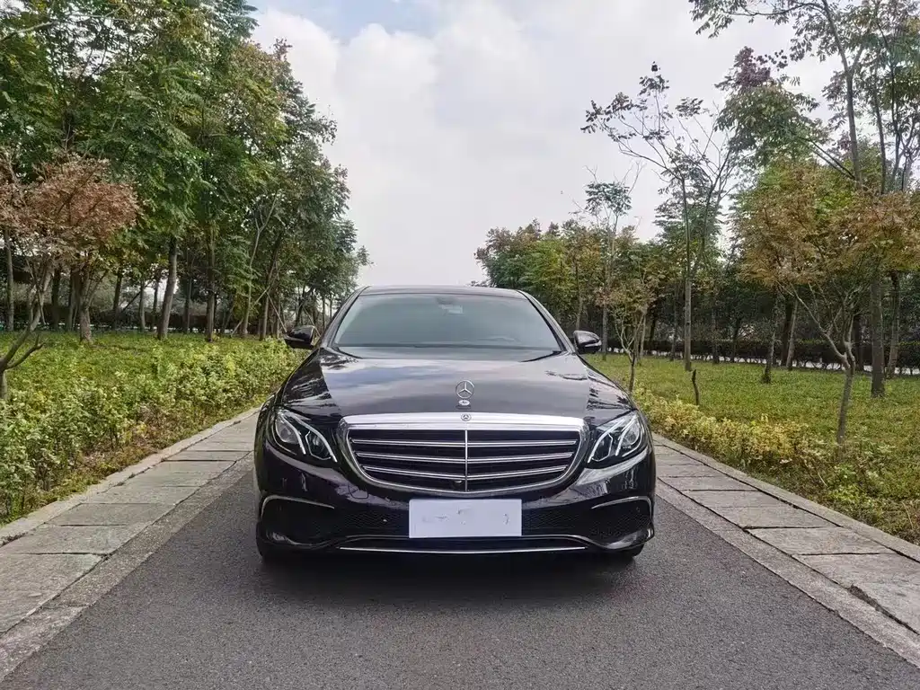 Mercedes-Benz E-Class — миниатюра 2