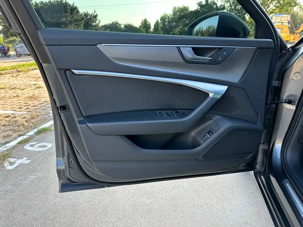 Audi A6L — миниатюра 10