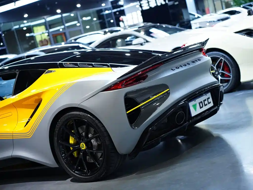 Lotus Emira — миниатюра 6