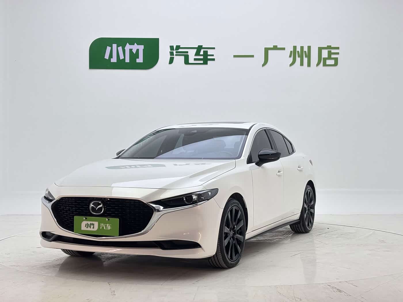 Mazda Mazda3 Axela 2.0 л 2023 г. Белый, пробег 22000 км