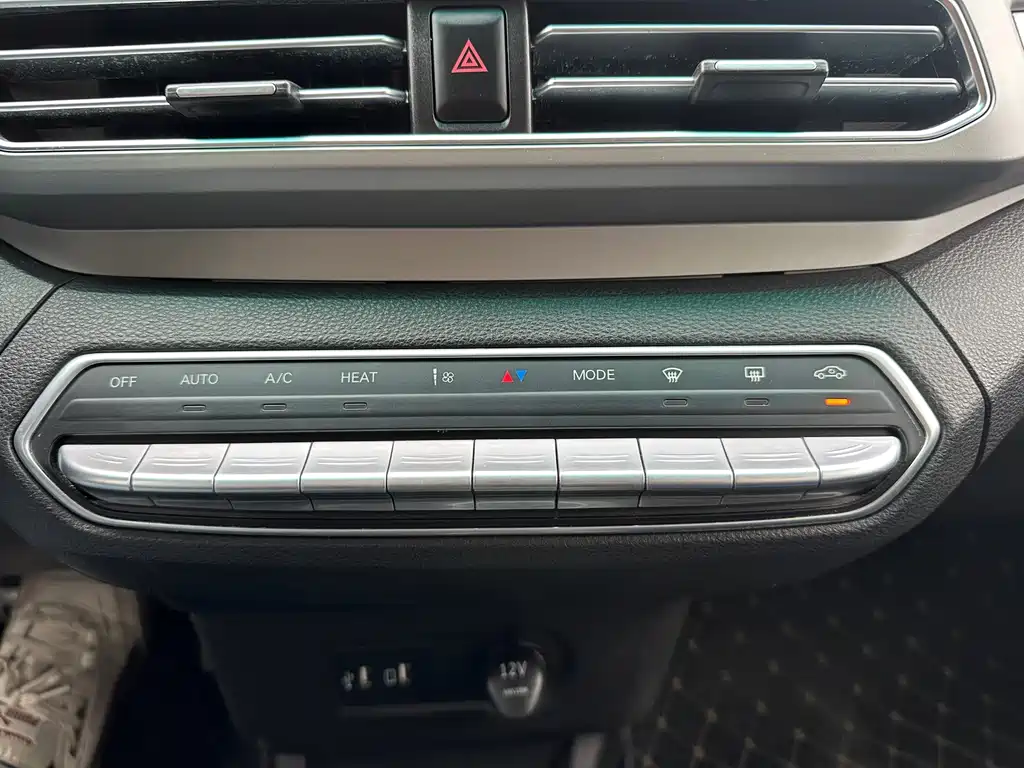 BAIC EX3 — миниатюра 21