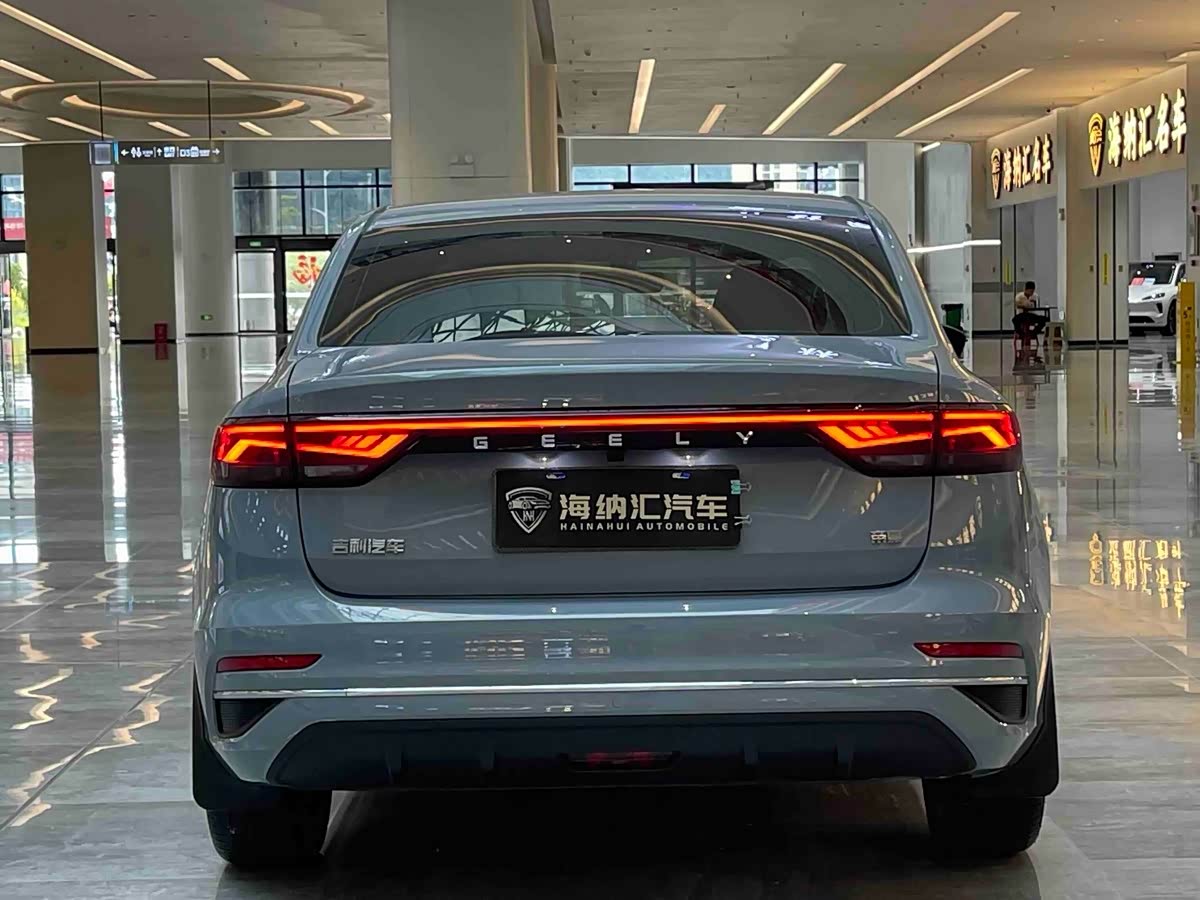 Geely Emgrand 1.5 л 2024 г. Серебристо-серый, пробег 16000 км