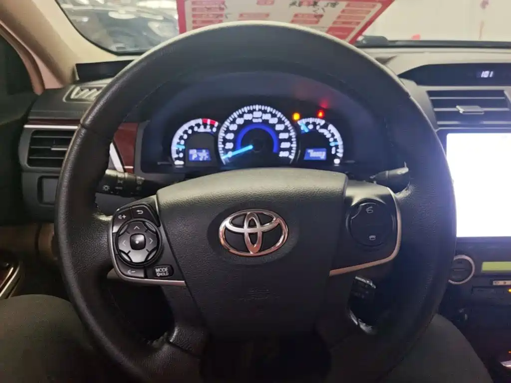 Toyota Camry — миниатюра 11