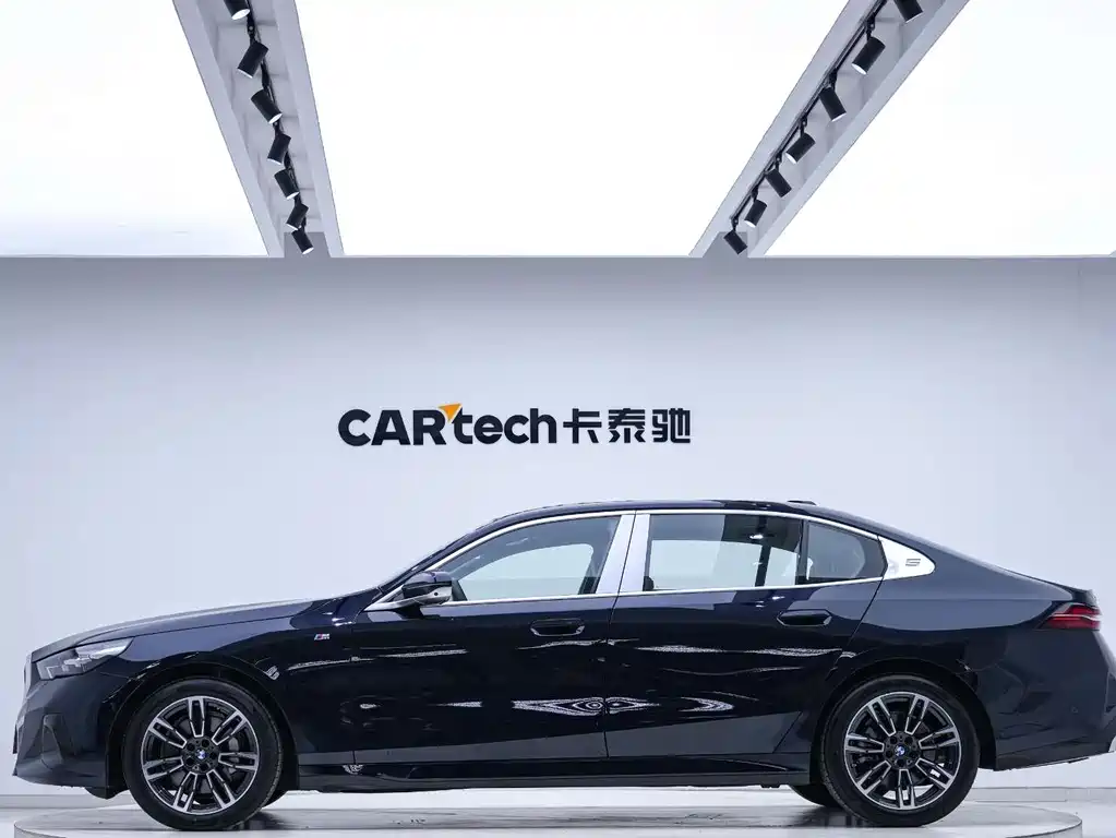 BMW 5 Series — миниатюра 6