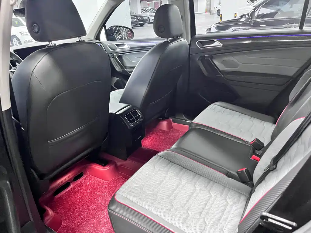 Volkswagen Tiguan L L 2022 330TSI AT