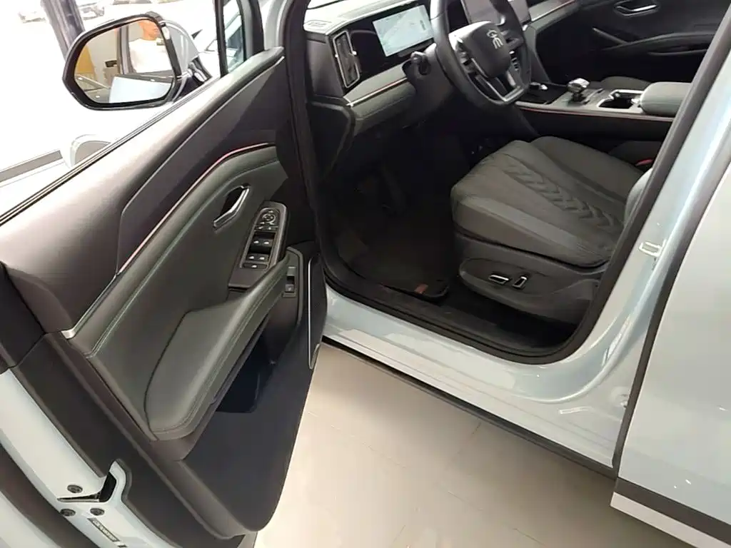BYD L DM-i — миниатюра 16