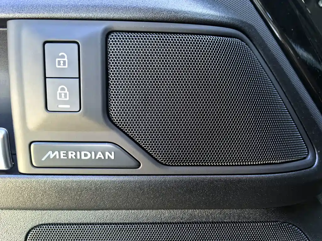 Land Rover Defender — миниатюра 18