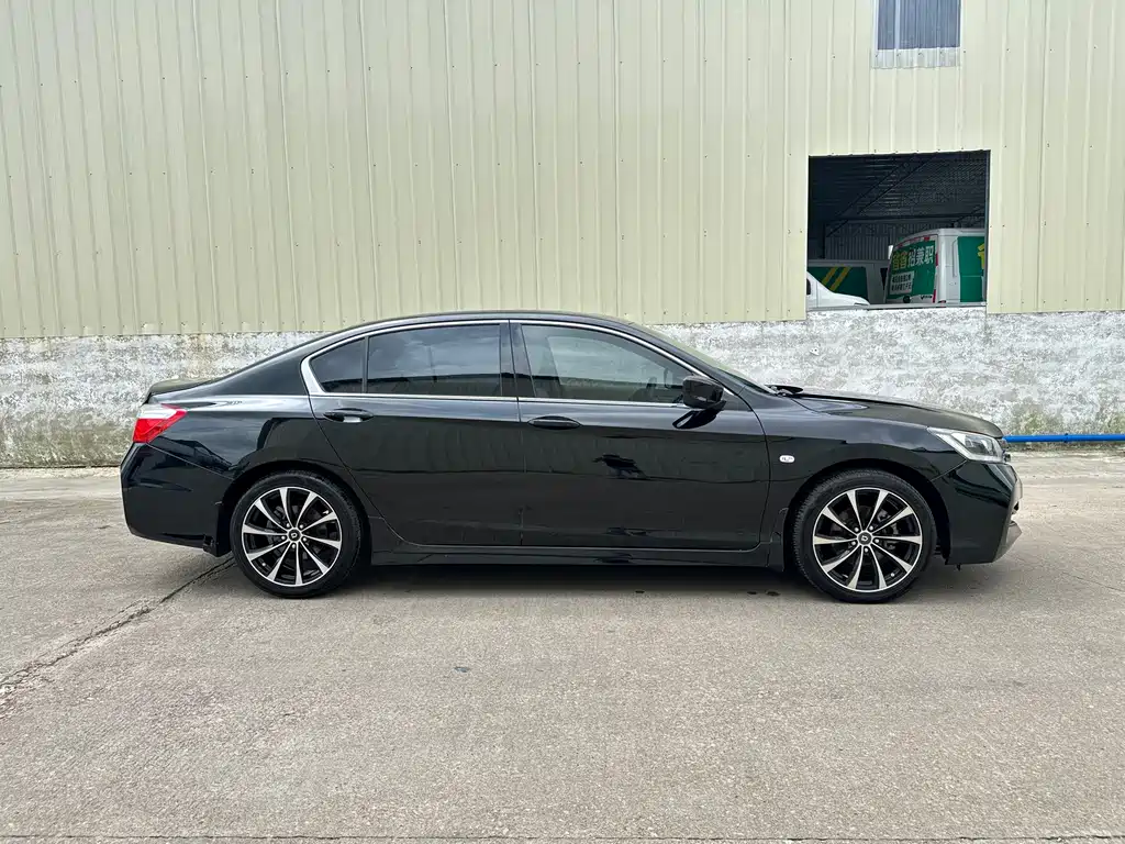 Honda Accord — миниатюра 9
