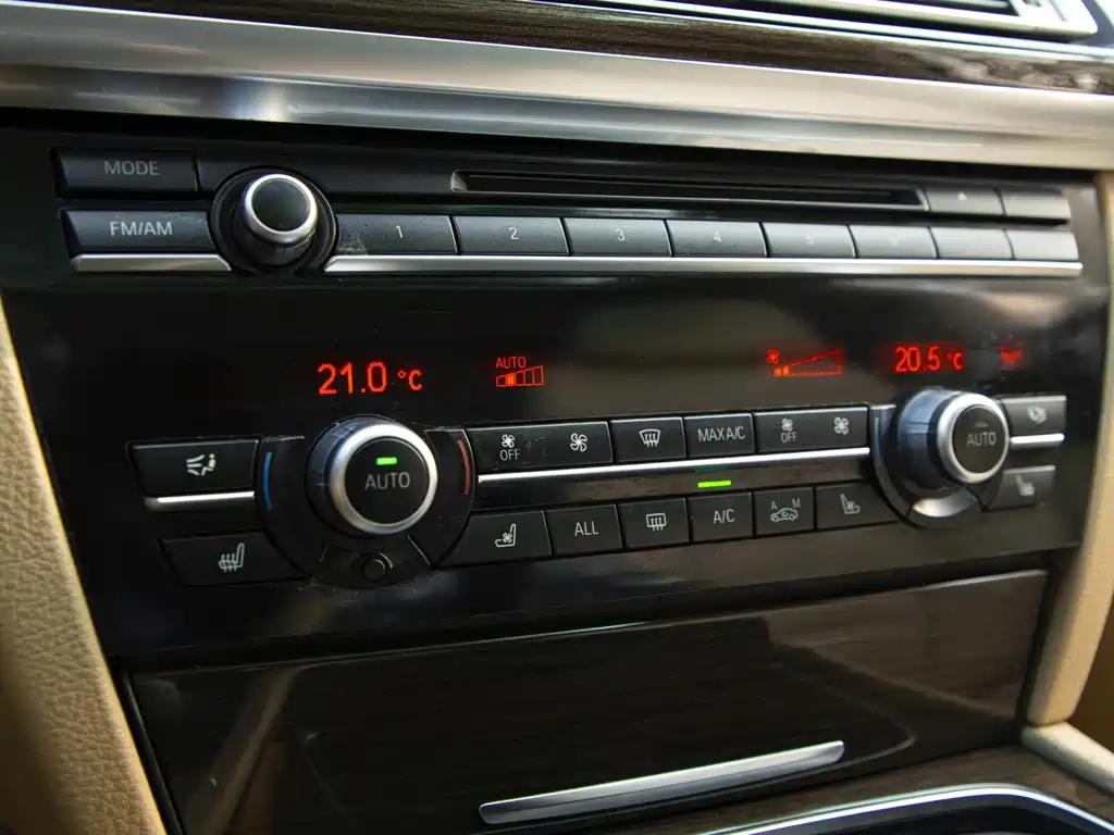 BMW 7 Series — миниатюра 24