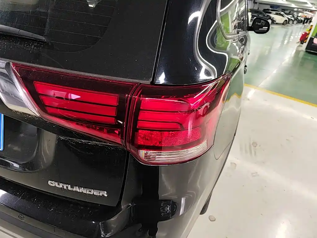 Mitsubishi Outlander — миниатюра 8