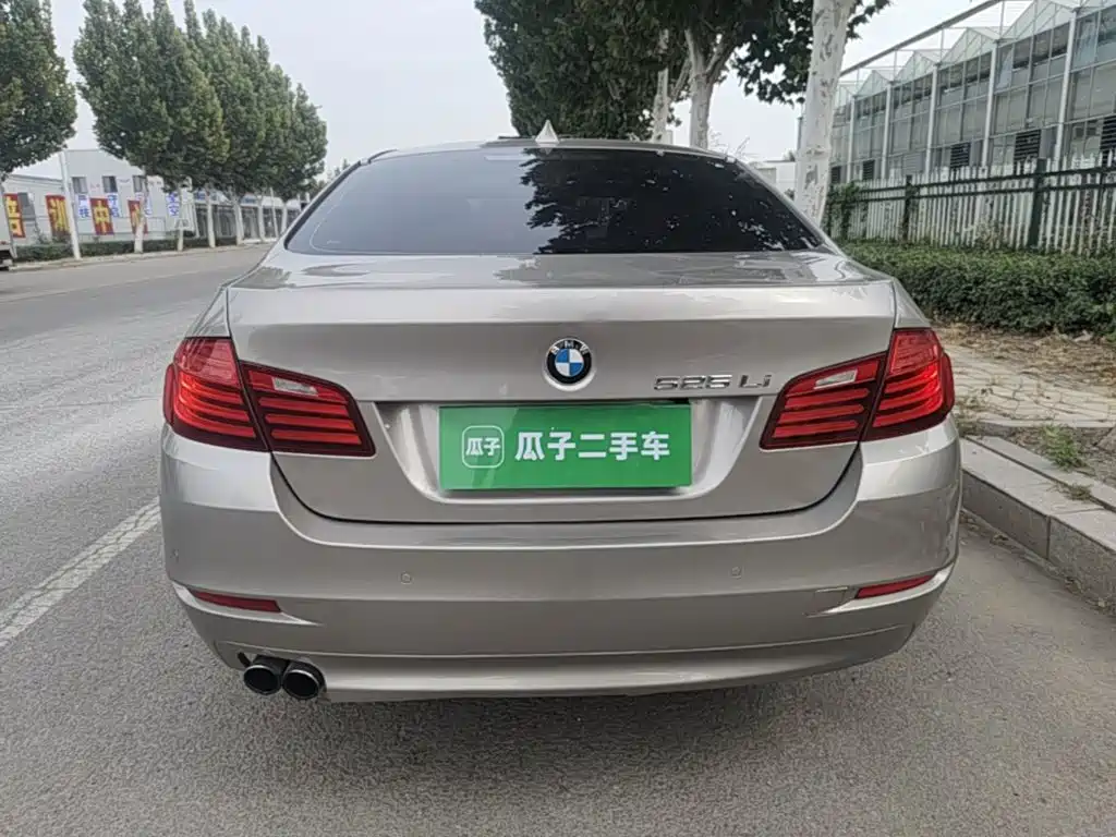 BMW 5 Series — миниатюра 6