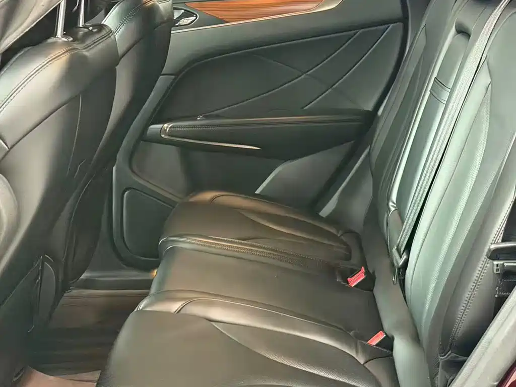 Lincoln MKC — миниатюра 15