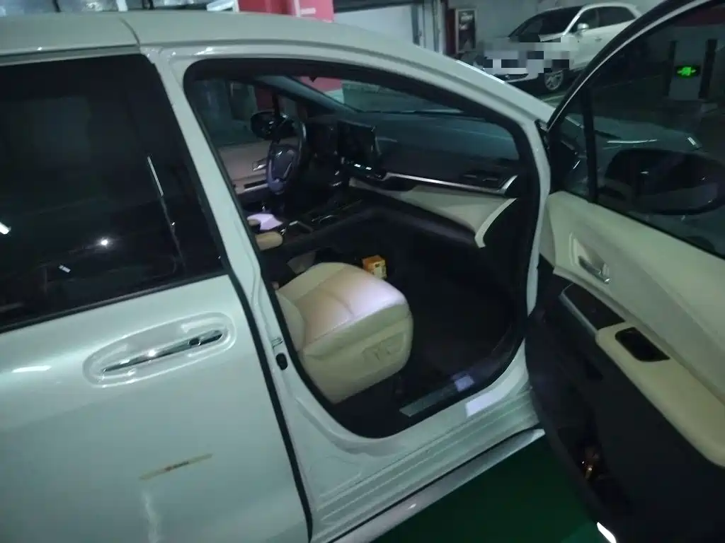 Toyota Granvia — миниатюра 19