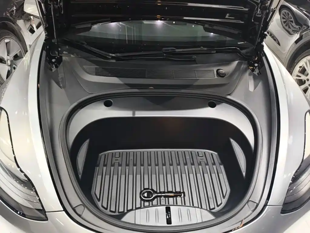 Tesla Model 3 — миниатюра 20